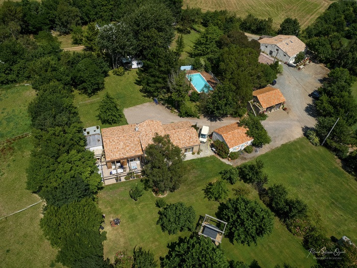 Domaine Les Rousselières (camping et gîtes)