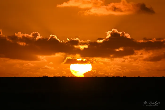 coucher de soleil sur le bocage vendéen