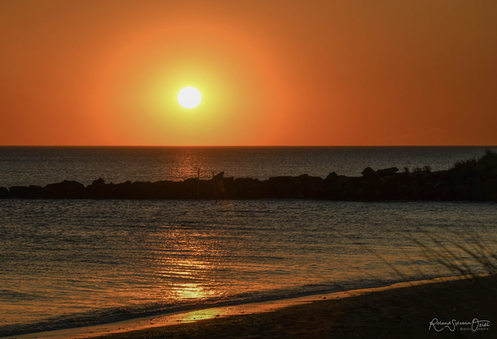 Coucher de soleil sur une plage en Vendée